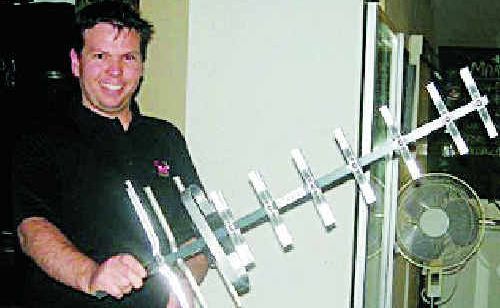 Andrew Koogle, from It’s Time to Get Ready for Digital TV, shows the most suitable antenna for the best reception.